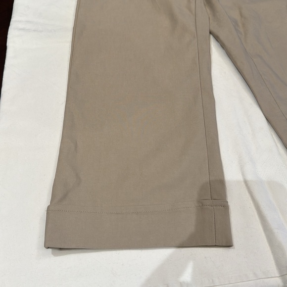 Capri pants - Brand new. Suzy Shier size XS. - Picture 4 of 6
